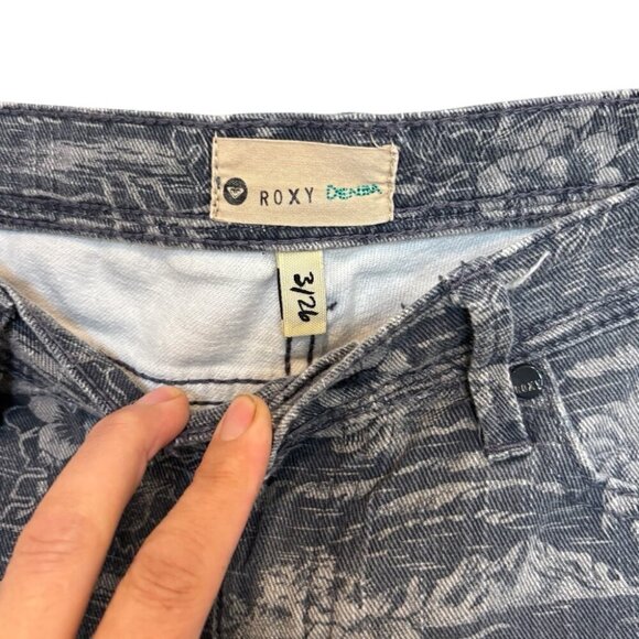 Roxy Women’s Denim Gray Floral Patterned Jeans Size 26 - Picture 4 of 6